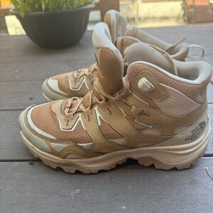 Women’s hedgehog north face walking boots